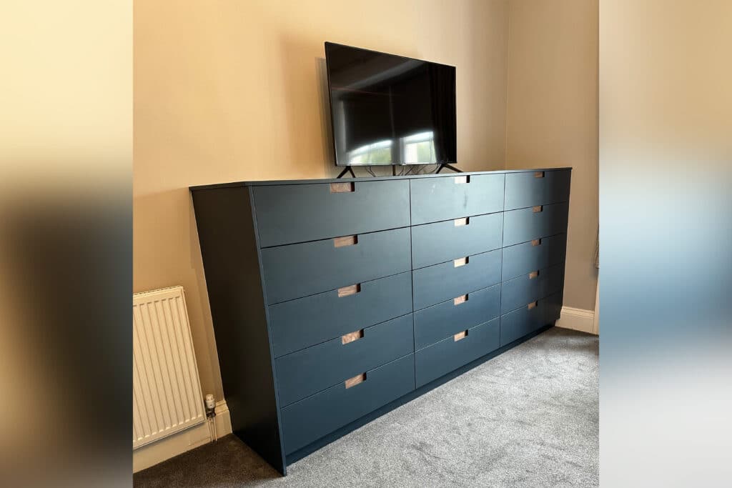 Une chambre à coucher sur mesure créée avec un panneau MDF de haute qualité