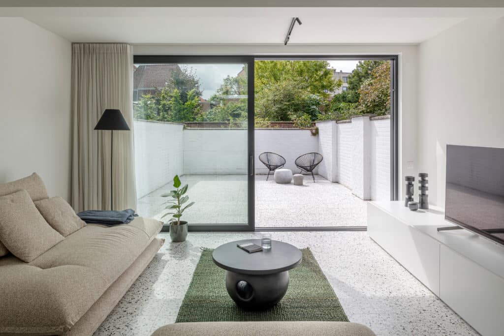 Deceuninck : un seul partenaire pour les menuiseries en PVC et en aluminium avec Elegant et Decalu 5